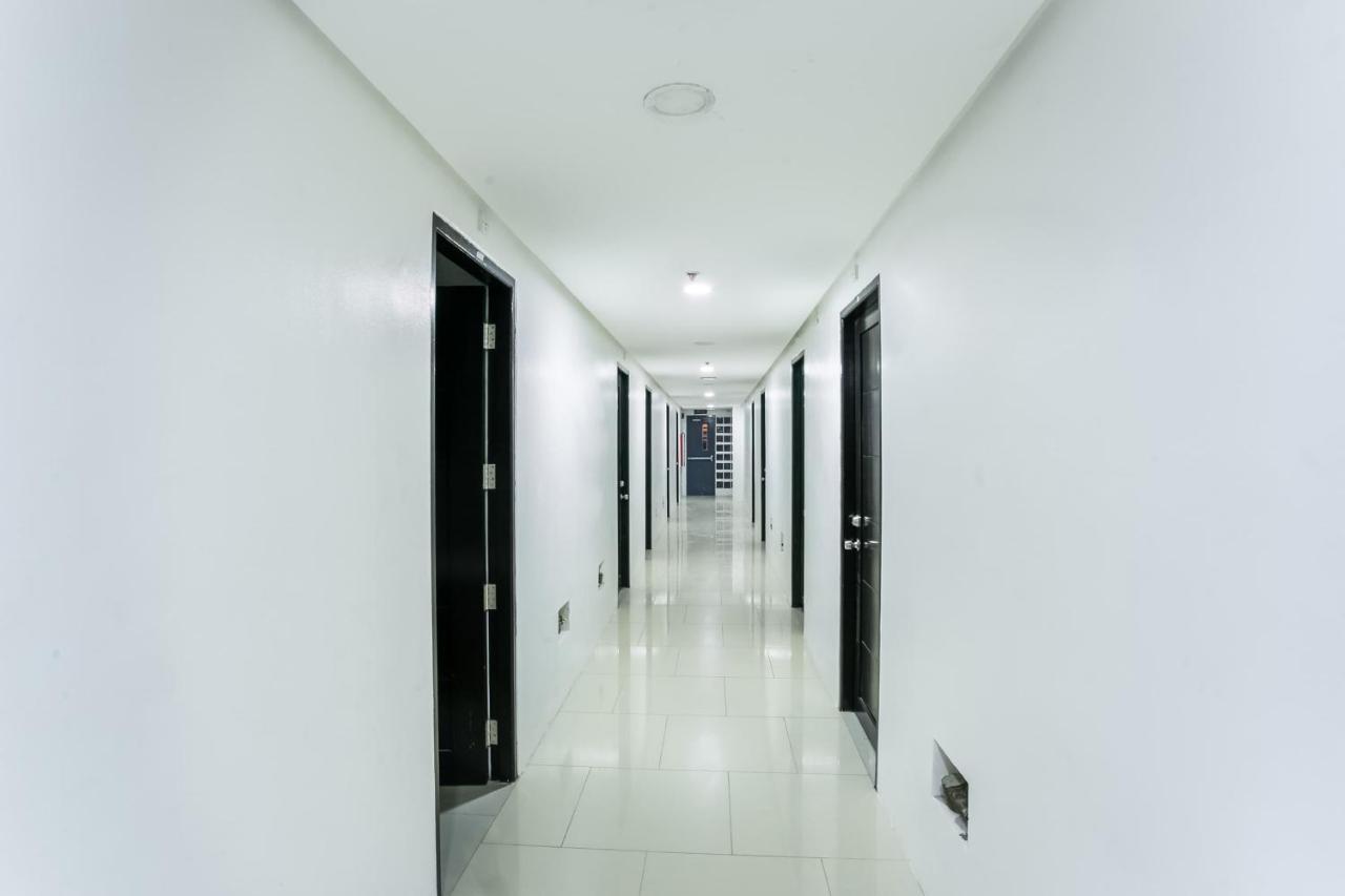 Oyo 505 Jardin Suites Manila Exterior photo