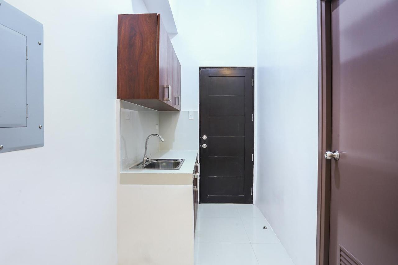 Oyo 505 Jardin Suites Manila Exterior photo